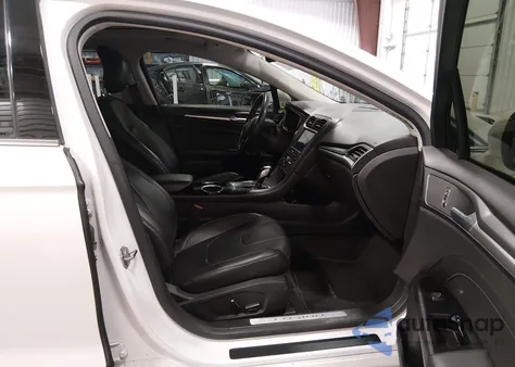 2013 Ford Fusion Energi Titanium z USA, uszkodzony, nr VIN 3FA6P0SU3DR373700